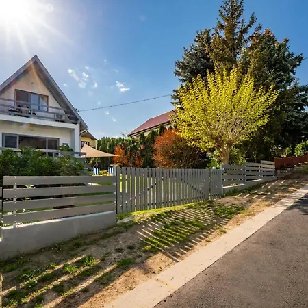 Villa Madarasz 5 Deluxe Vendeghaz Balatonalmadi